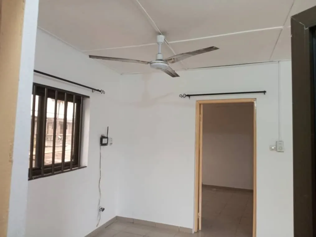 Location chambre salon à Agbalépédogan, photo 1