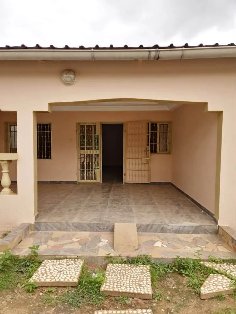 VILLA À VENDRE A LÉGBASSITO MADJIKPÉTO PAS LOIN DU GOUDRON, photo 1