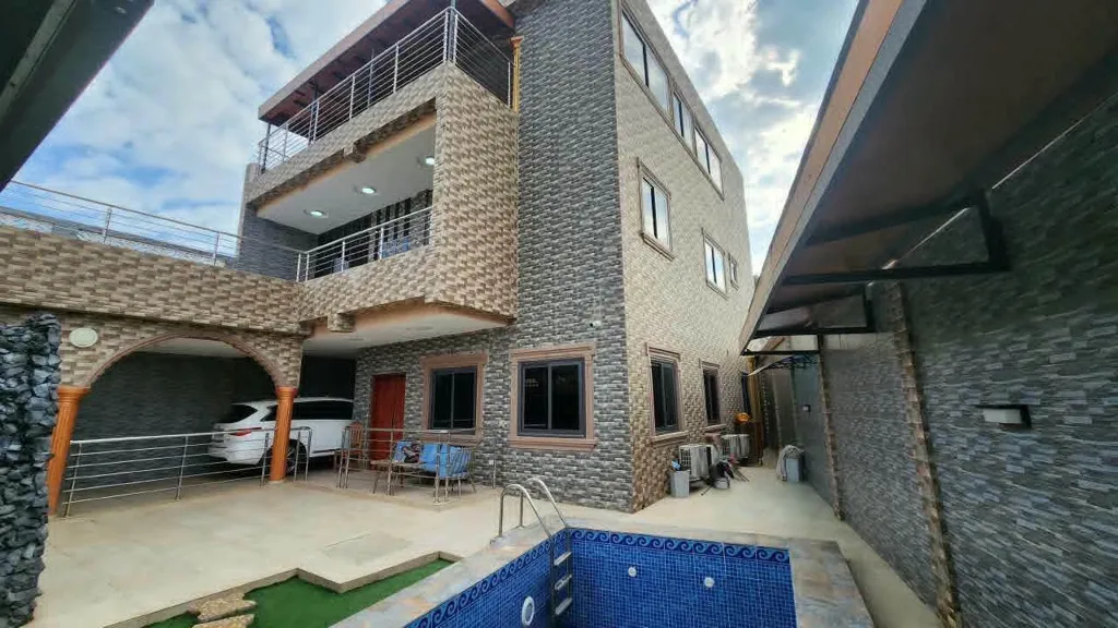 Villa en vente à attikoumé 05 chambre salon au prix de 300 millions, photo 1