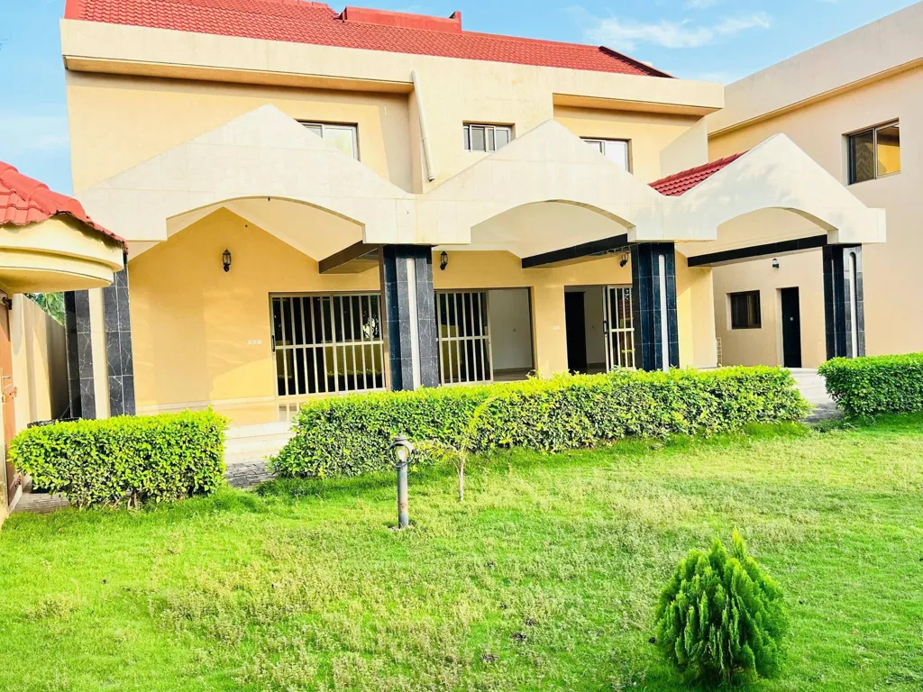 Location villa 6 chambres salon à Togo 2000, photo 1