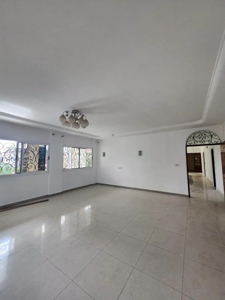 VILLA DE 6 CHAMBRES À TOKOIN HÔPITAL (LOMÉ), photo 1
