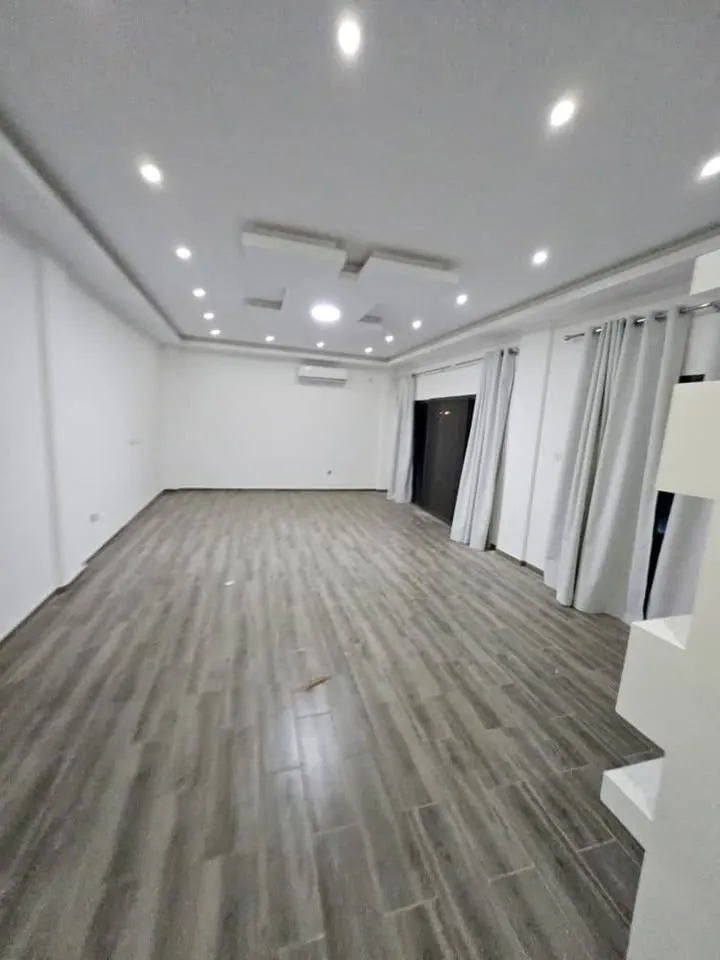 Location MAISON HAUT STANDING DE 05 CHAMBRES – FACE À LA CAISSE*, photo 3