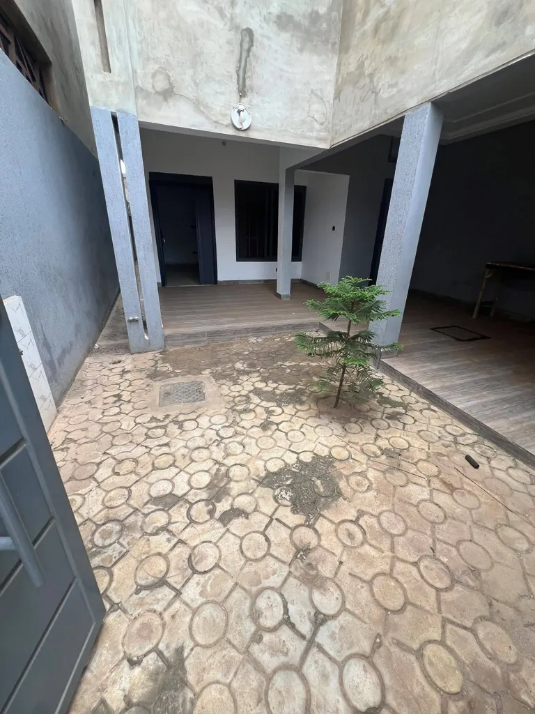 Location maison 3 chambres salon à Kégué, photo 4