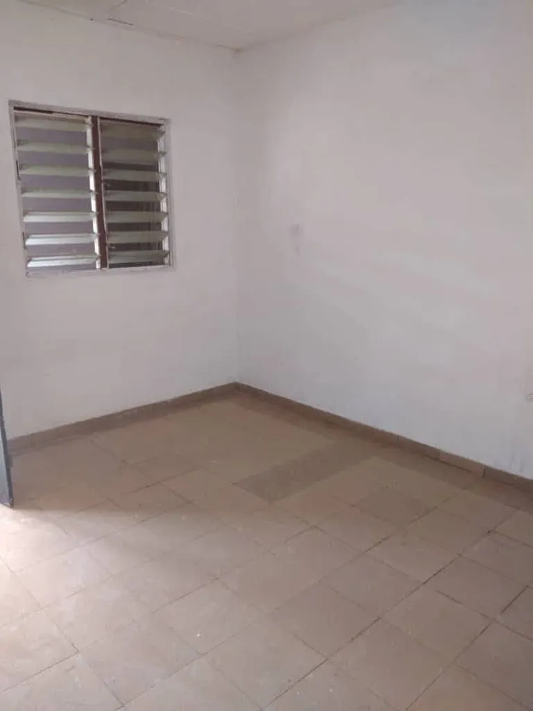 Location d un bel appartement cour unique de pièce wc douche interne à Agoè Daliko, photo 5