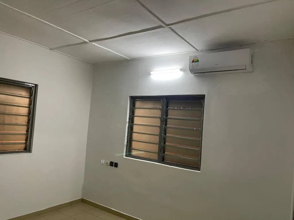Location d'une villa de 2 chambres salon à Gblinkomé, photo 6