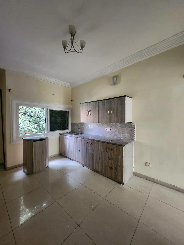 VILLA DE 6 CHAMBRES À TOKOIN HÔPITAL (LOMÉ), photo 5
