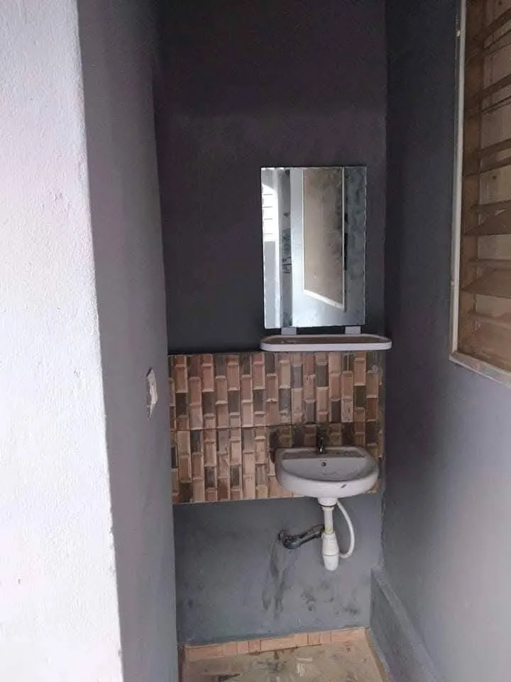 Location d un bel appartement cour unique de pièce wc douche interne à Agoè Daliko, photo 9