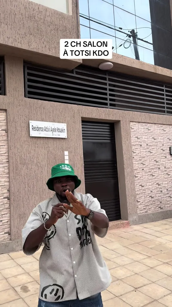Location 2 chambres salon à Totsi, image de la vidéo