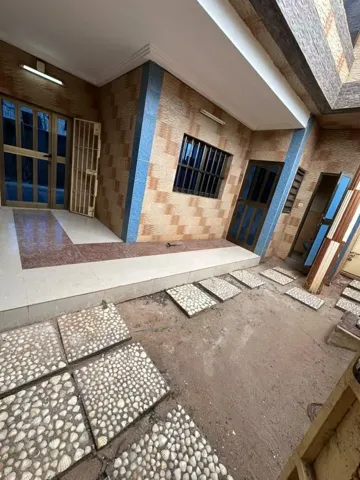 un appartement cour unique de 2 chambres salon wc douche interne, Agoè plateau Anome