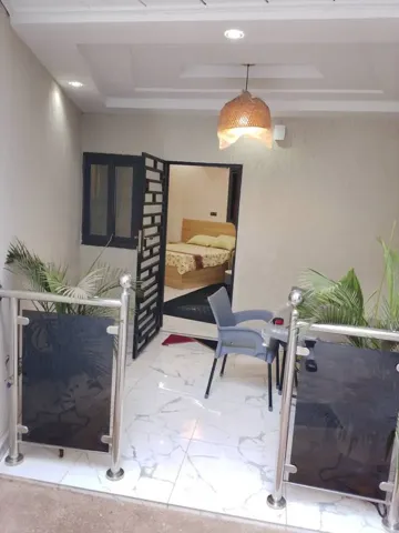 Location pièce chambre à Totsi (par jour)