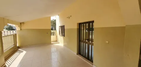 A VENDRE UNE MAISON  DE LOCATION À ÉTAGE À ADIDOGOME QUARTIER LATIN