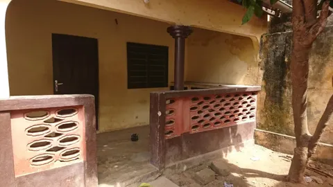 A louer PIÈCE simple-  terrasse fermée avec placards